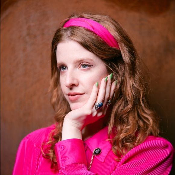 Meet your Posher, Nicole - Picture 1 of 1